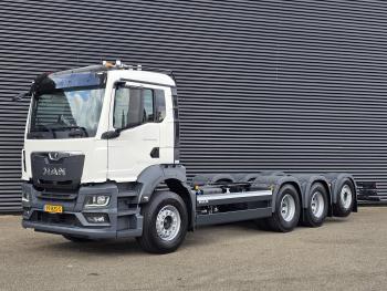 TGS 35.440 8x4-4 BL CH / CHASSIS / PTO